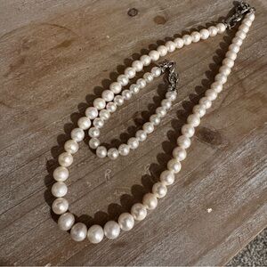 Elegant Pearl Necklace and bracelet set